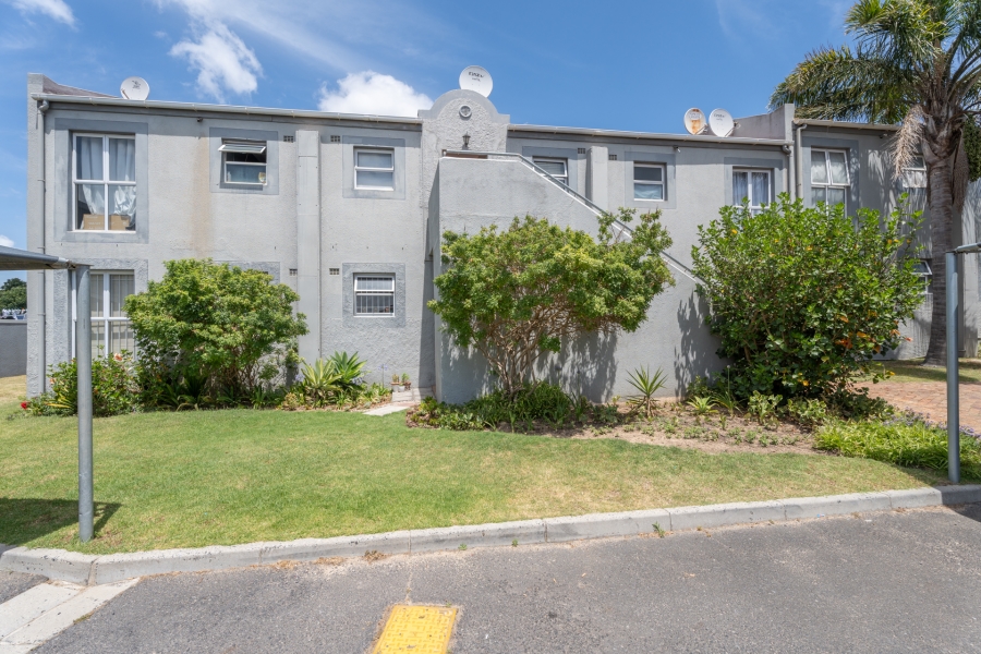 2 Bedroom Property for Sale in Uitzicht Western Cape